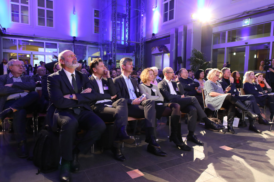 Bild 19 | DBT: Smarte Produktion - Was die Vernetzung von Maschinen, Services und Menschen bringt