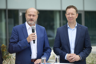 Bild 5 | Montagestart der Photovoltaikanlage am neuen Büroturm, AKH Wien