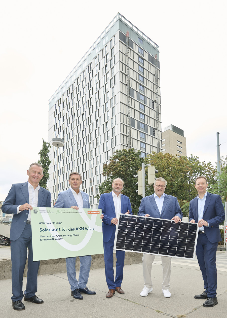 Bild 10 | Montagestart der Photovoltaikanlage am neuen Büroturm, AKH Wien