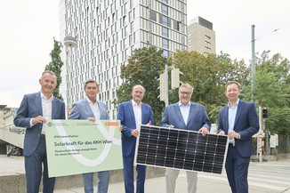 Bild 2 | Montagestart der Photovoltaikanlage am neuen Büroturm, AKH Wien