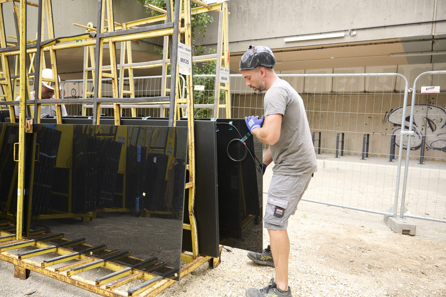 Bild 11 | Montagestart der Photovoltaikanlage am neuen Büroturm, AKH Wien