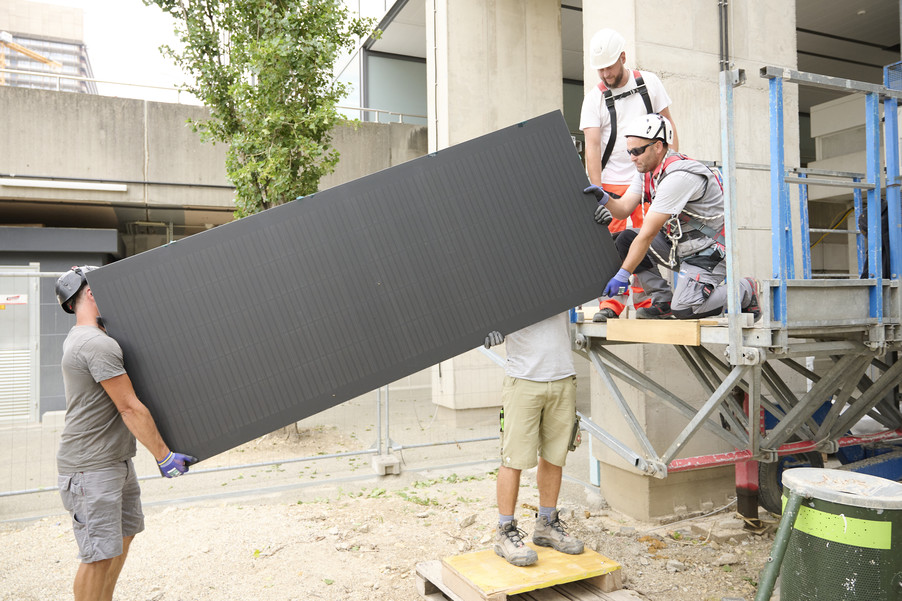 Bild 12 | Montagestart der Photovoltaikanlage am neuen Büroturm, AKH Wien