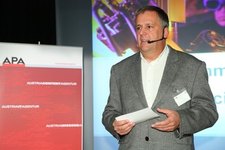 Bild 12 / 79