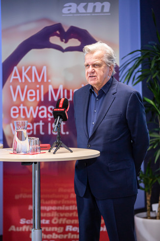 Bild 12 / 56