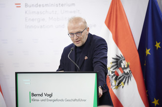 Bild 12 / 25