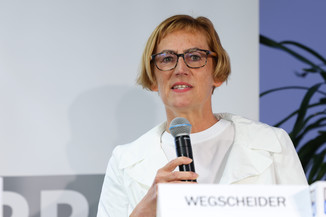 Bild 9 / 48
