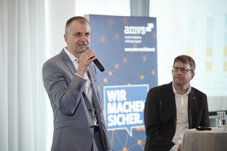 Bild 11 / 82