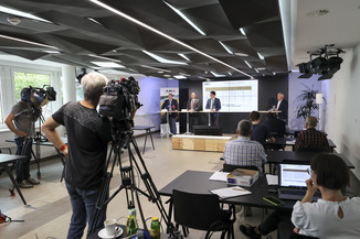 Bild 8 / 19