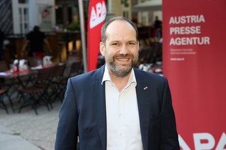 Bild 12 / 186