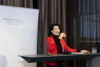 Bild 8 / 213