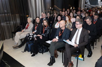 Bild 14 / 213