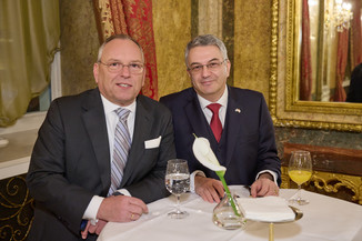 Bild 12 / 111