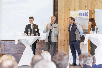 Bild 29 / 76