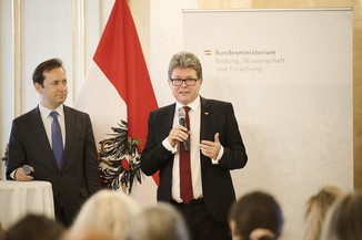 Bild 8 / 106
