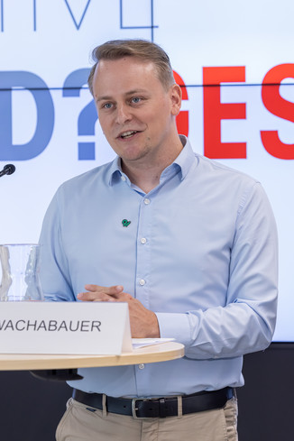 Bild 12 / 56