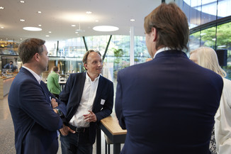 Bild 25 / 219