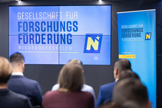 Bild 18 / 242