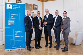 Bild 25 / 47
