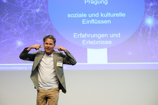 Bild 102 / 606