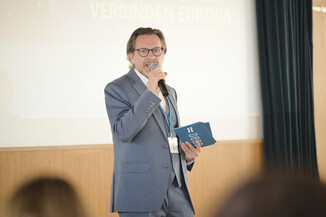 Bild 12 / 210