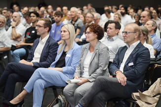 Bild 10 / 199