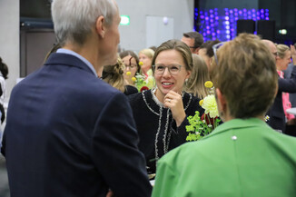 Bild 327 / 415