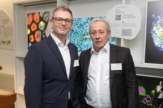 Bild 12 / 215