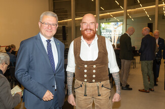 Bild 9 / 76