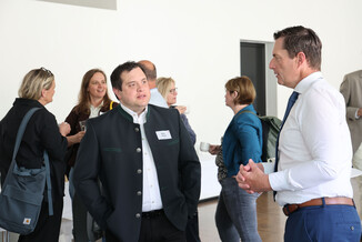 Bild 8 / 147