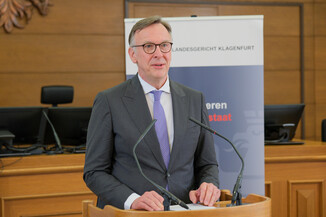Bild 12 / 84